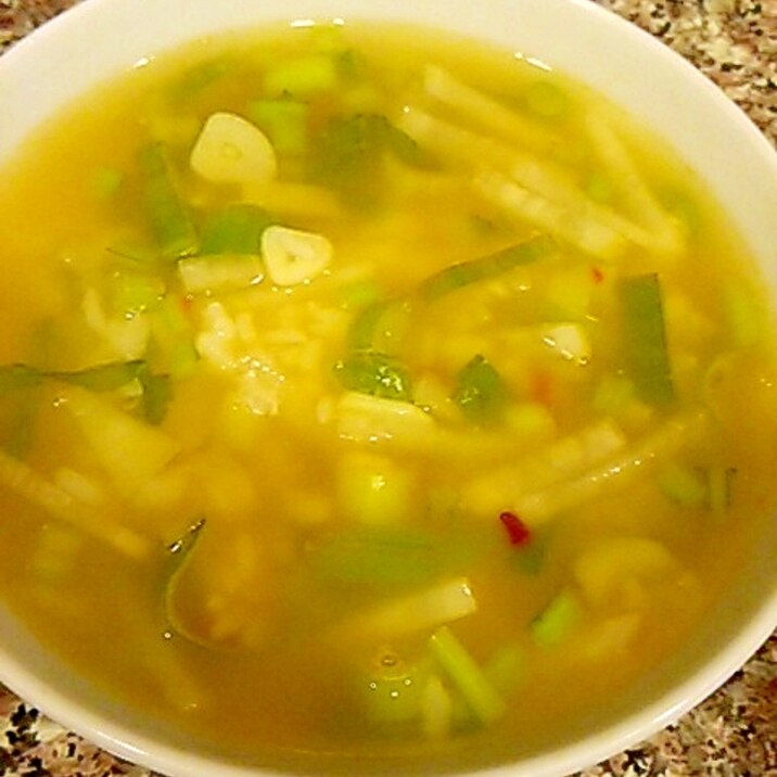 大根とかぶの葉のトムヤムご飯スープ